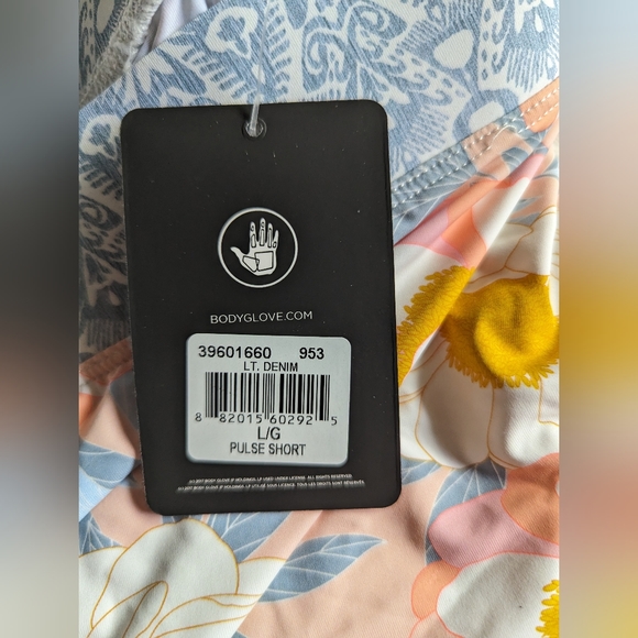 Body Glove shorts. Size L. - Picture 3 of 10